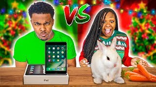 CHEAP VS EXPENSIVE CHRISTMAS PRESENTS CHALLENGE 🎁 | VLOGMAS DAY 16