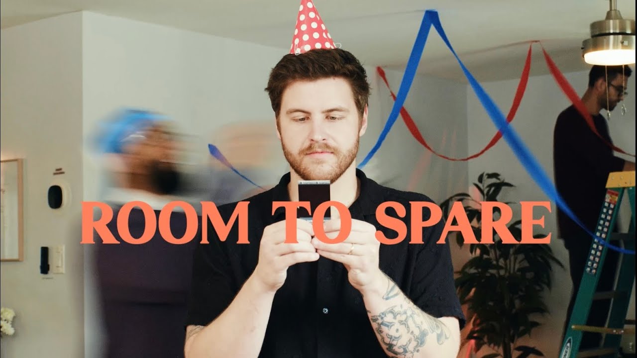 room to spare bekijken op YouTube room to spare bekijken op YouTube