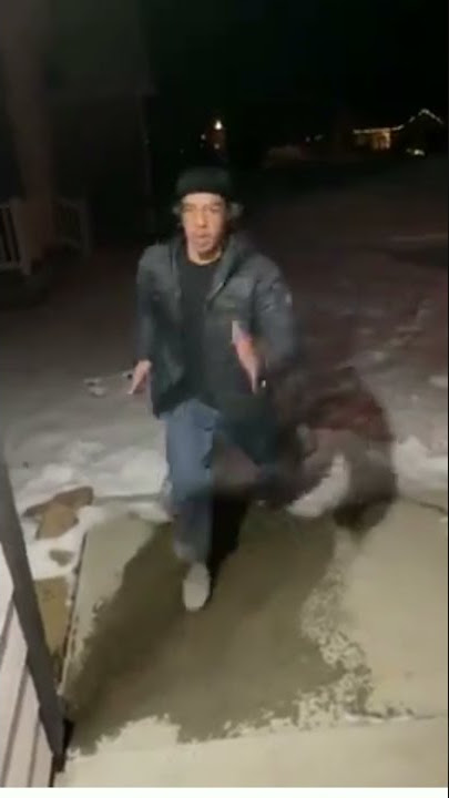 Cowok ini butuh waktu 20 menit untuk jatuh di atas es tanpa terpeleset🤣🤣🤣||(asli)