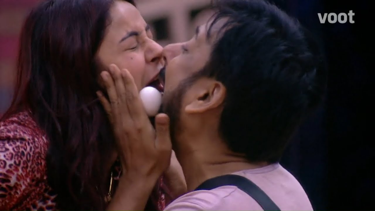 Shehnaaz Gill kiss | Bigg Boss