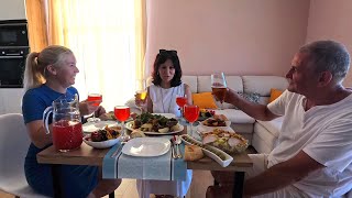 картинка: Встречаем гостей из Германии у себя дома. Приехала тётя Гуля с мужем.