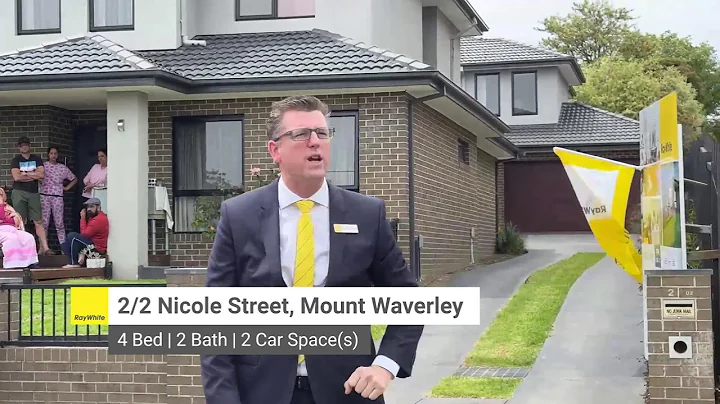 Live Auction @ 2/2 Nicole Street, Mount Waverley