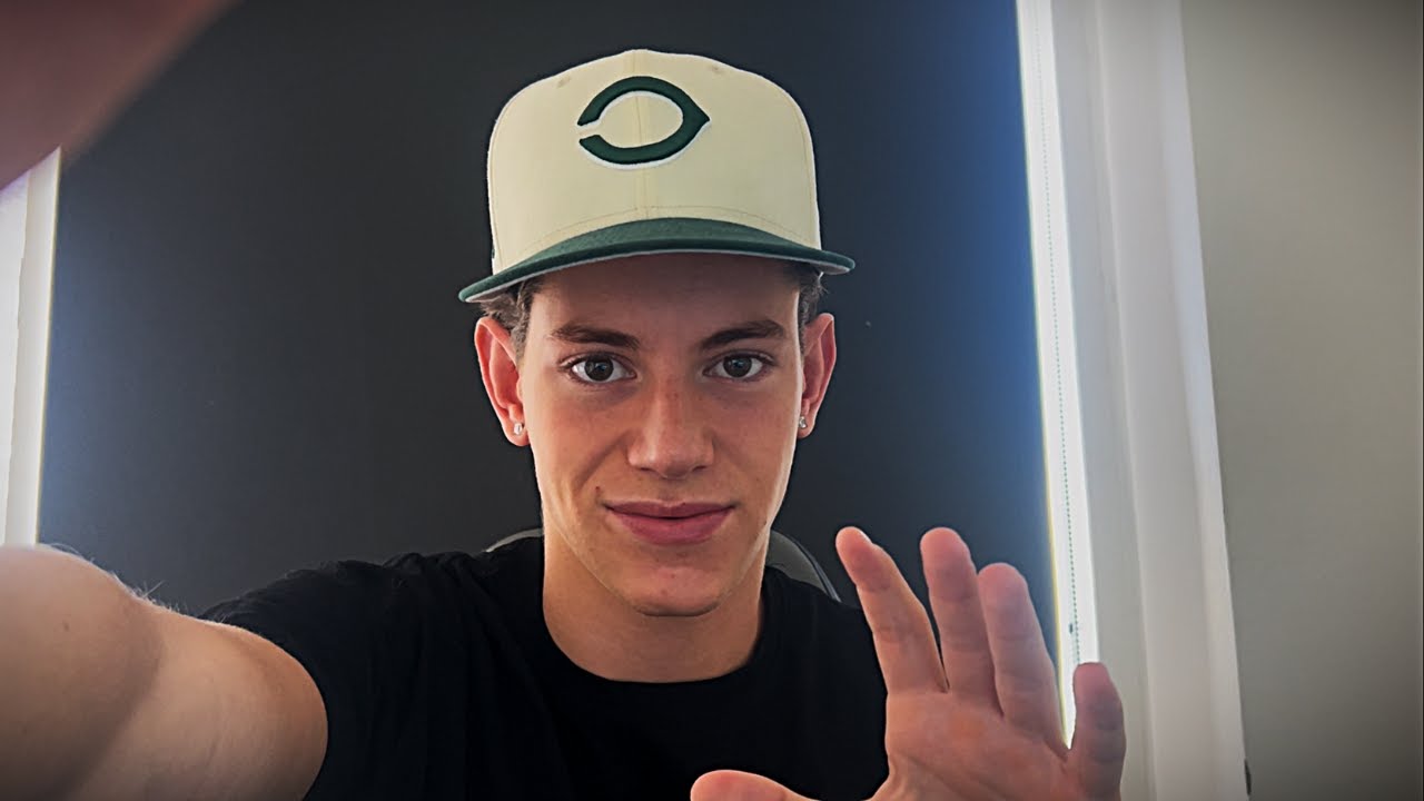 Slow Hand Movements & Wet Mouth Sounds - ASMR