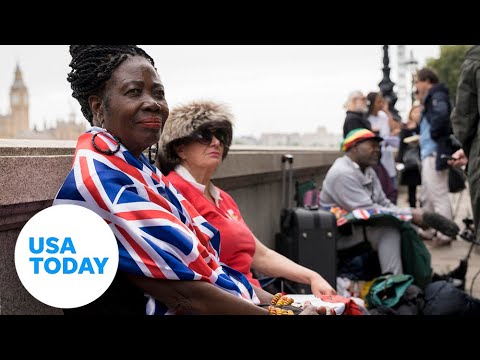 Line forms to pay respects to Queen Elizabeth II | USA TODAY