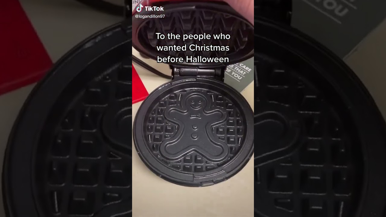 It’s a cute mini waffle maker 