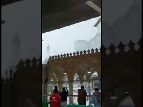 في مكه منظر يخطف القلوب مع صوت الأذان و صوت الرعد سبحان الله