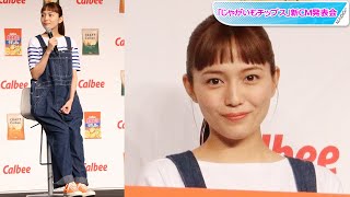 川口春奈、オーバーオールでナチュラルな魅力　オレンジスニーカーがアクセントに