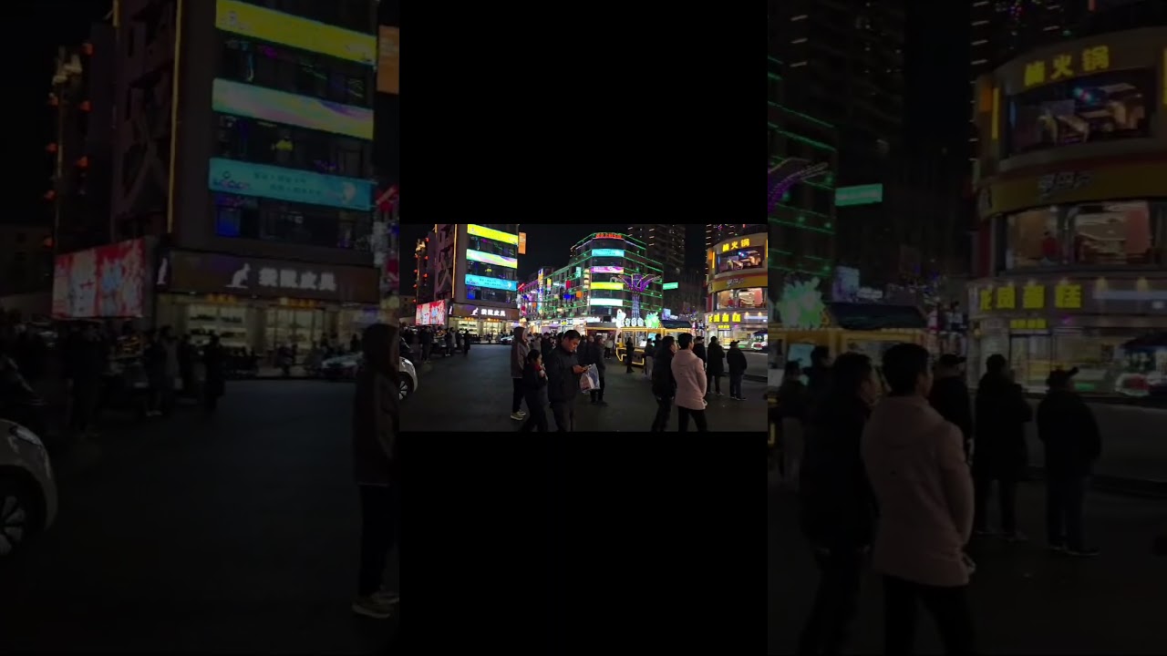 Only in China would the snooker stop traffic!!! 