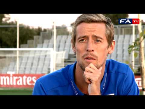 Video: Peter Crouch (voetballer) Netto waarde: Wiki, Getrouwd, Familie, Bruiloft, Salaris, Broers en zussen