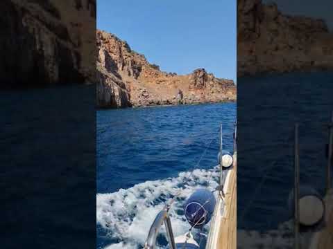 cruise in Milos