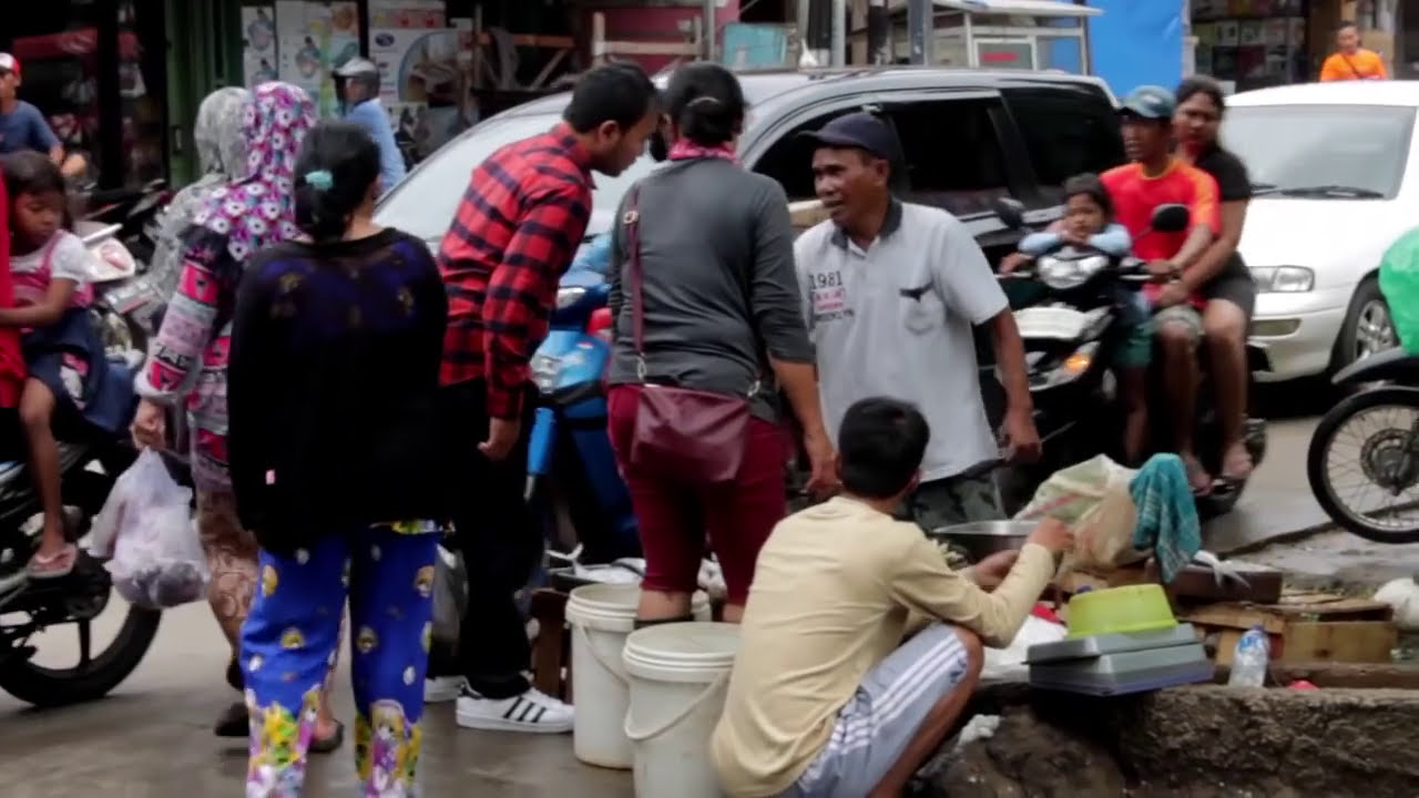 GREGET KE PASAR NYARI IKAN KONT L Prank Indonesia 