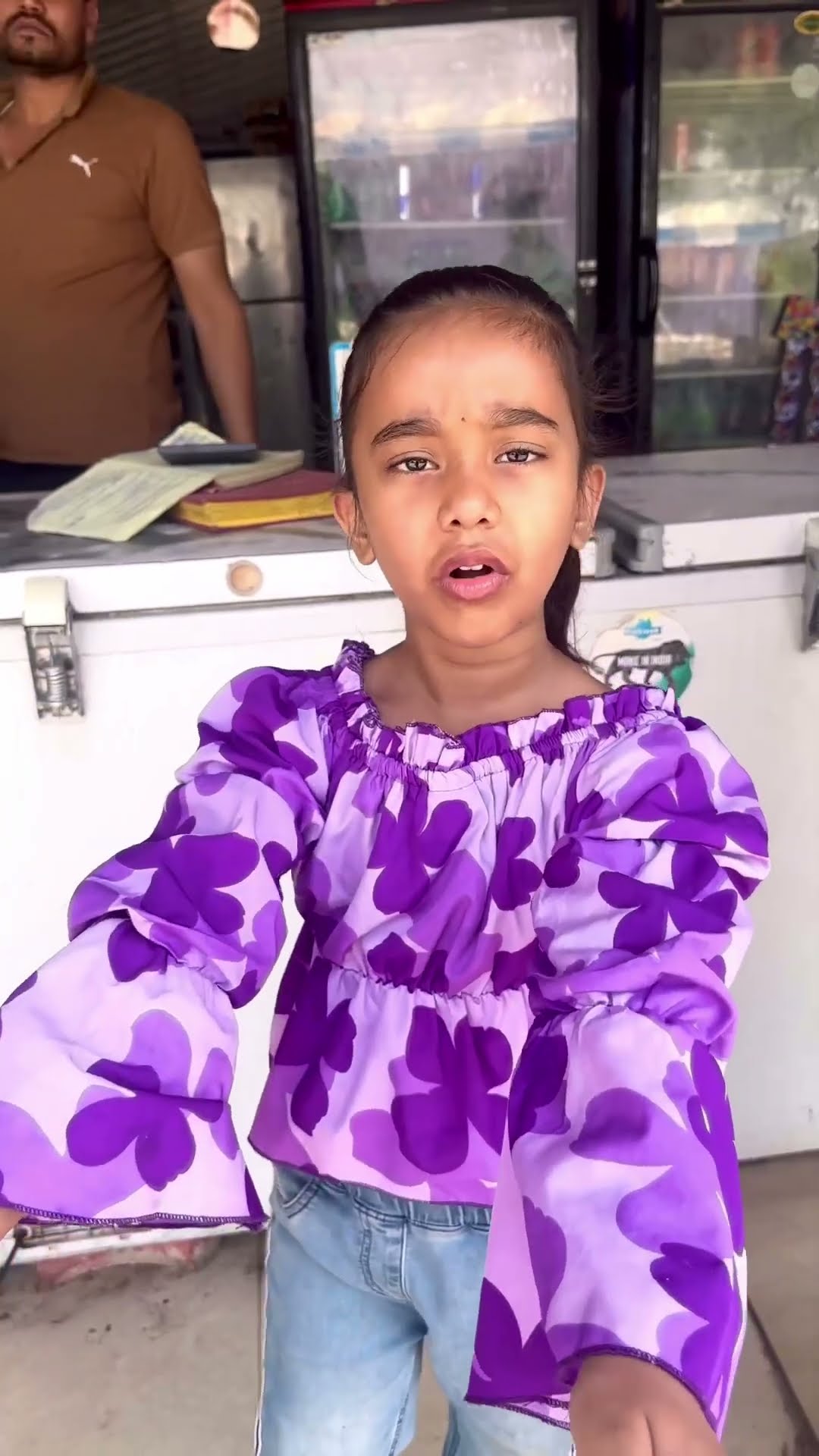 amaira apni sister ko kya de rahi h #amairagurjar #shorts