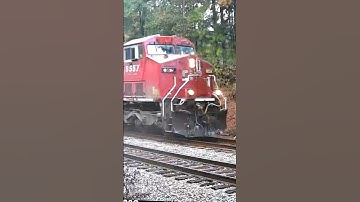 Canadian pacific leads CSX intermodal with yn2 trailing