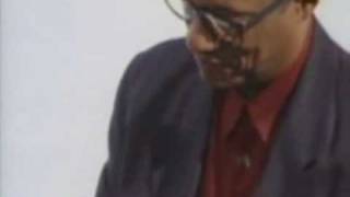 Video thumbnail of "Ramsey Lewis - People Make The World Go 'Round"