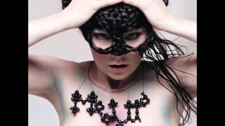 Video thumbnail of "Björk - Komið (Bonus Track)"