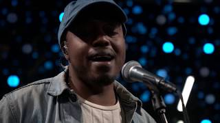 Vignette de la vidéo "Durand Jones & The Indications - Can't Keep My Cool (Live on KEXP)"