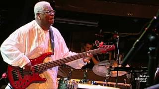 Video-Miniaturansicht von „Abraham Laboriel Sr., "Listen to Your Brother" - live at Berklee“