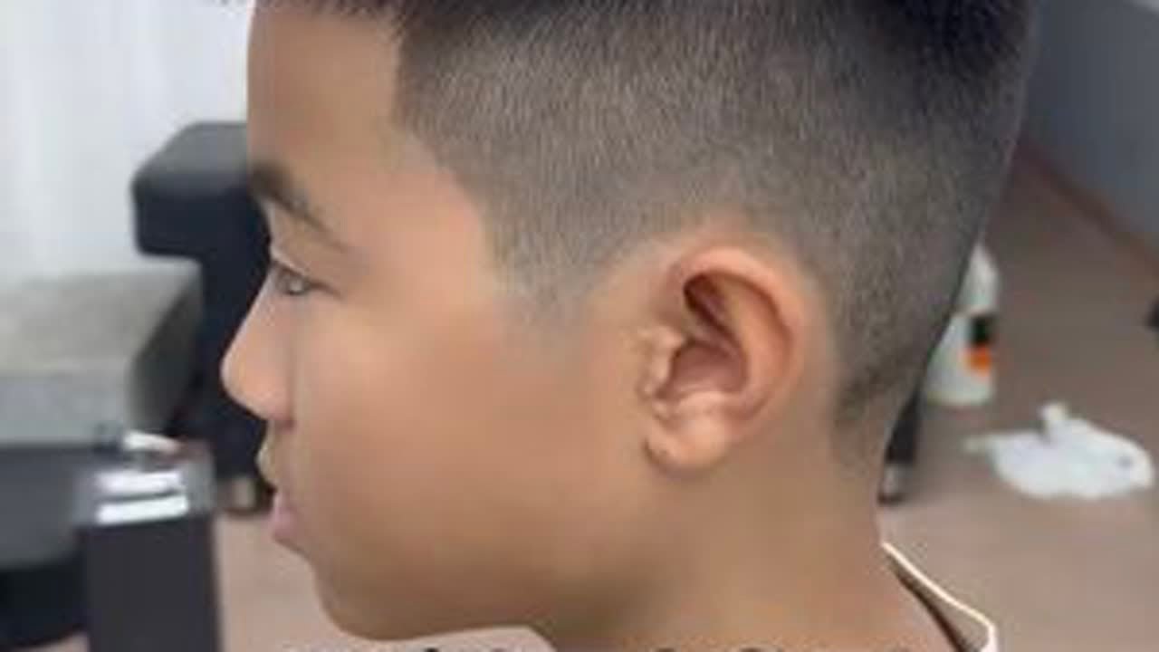 迎新年精神满面儿童发型，自己在家也能轻松剪！#在家学剪发 #儿童发型 #小男孩发型 #小朋友理发教程 #宝妈在家给孩子剪发教程