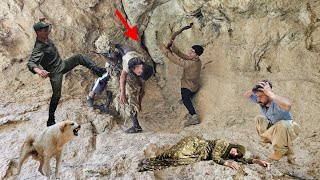Download Lagu Cave dweller in ambush: Hussein and police try to rescue a young nomad MP3 Download Lagu Cave dweller in ambush: Hussein and police try to rescue a young nomad MP3