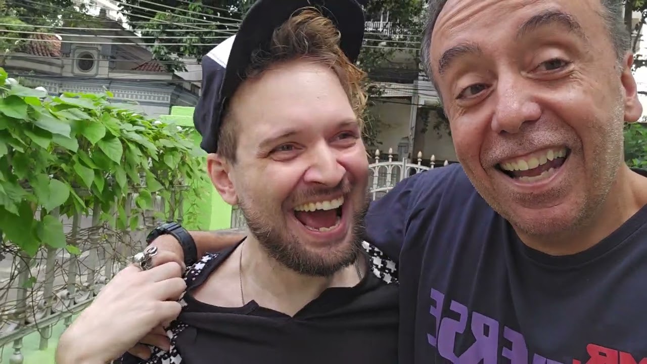 WIRLEY CONTAIFER VOZ TOM HOLLAND