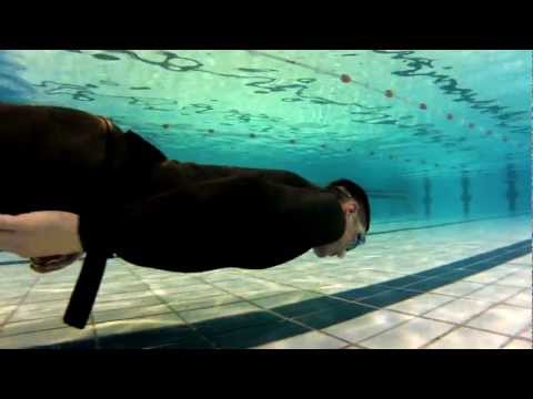 Video: Fri Dykker Svømmer 250 Meter Under Isen, Skubber Grænserne For Den Menneskelige Krop - Matador Network