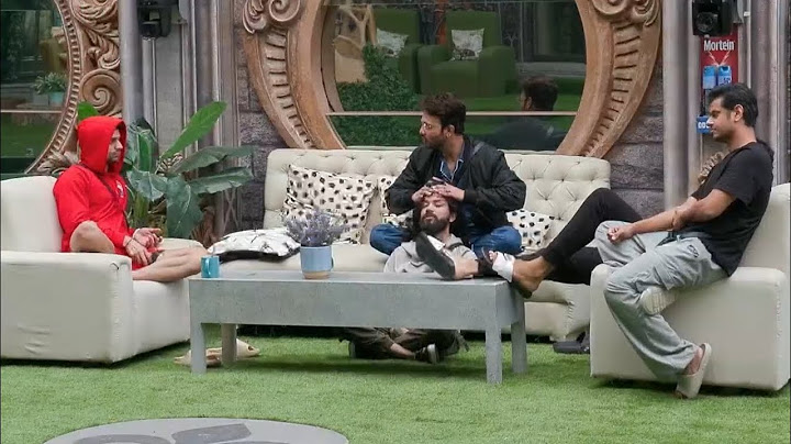 Bighboss17 Live: Gharwale Huye Family Ko Lekar Emotional🥺 | Abhishek Talking About Khanjaadi Bonding