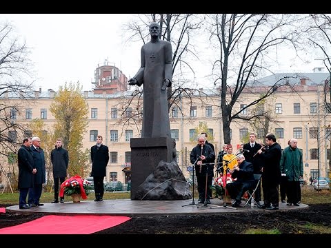 Video: Լոմոնոսովի հուշարձանները Սանկտ Պետերբուրգում. ստեղծման պատմություն, նկարագրություն