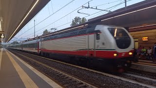 Arrivo e partenza IC 614 e transito Frecciarossa 9811 alla stazione di Riccione.