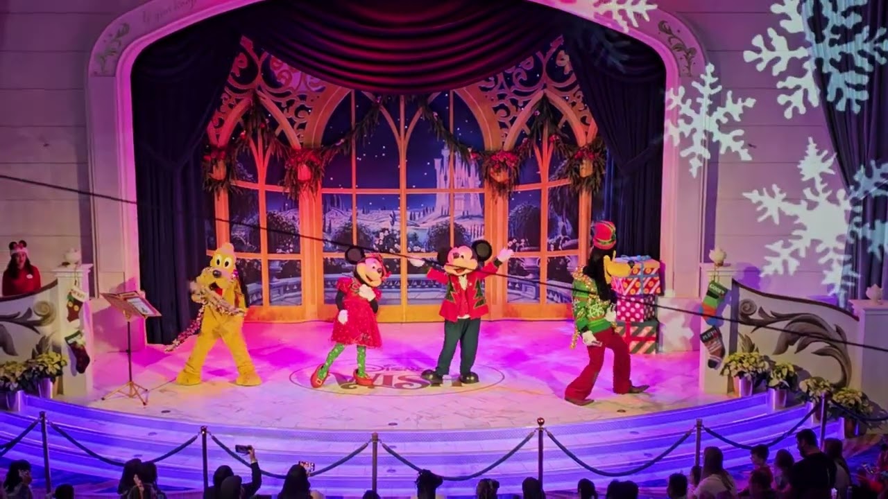 Mickey & Friends Christmas Tree Lighting on the *DISNEY WISH* -  Very Merrytime Cruise!