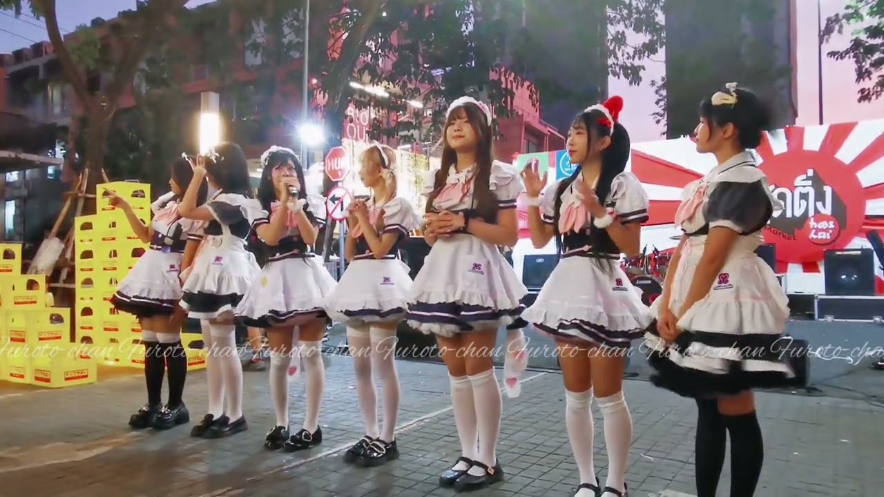 Maidreamin​ Thailand​ -​ MC แนะนำตัว​ @ สุดติ่ง Market​