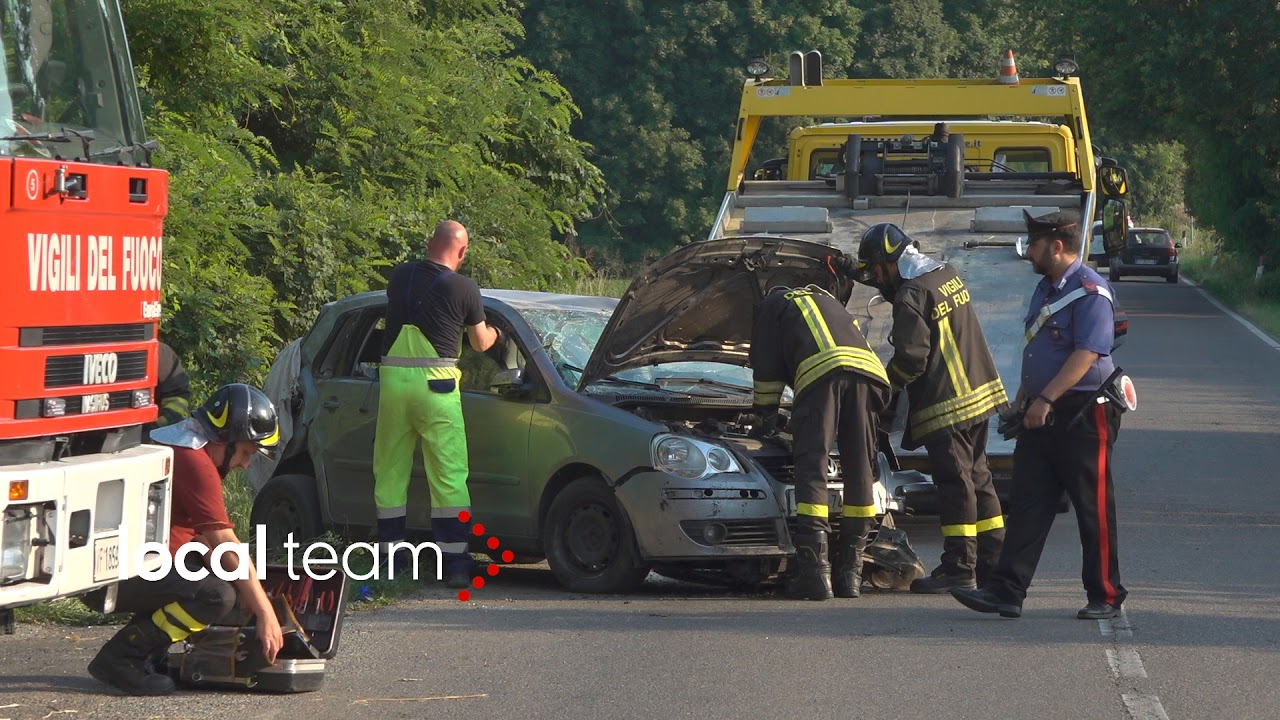 Bregnano, si ribalta con l'auto e fugge: giallo nel comasco