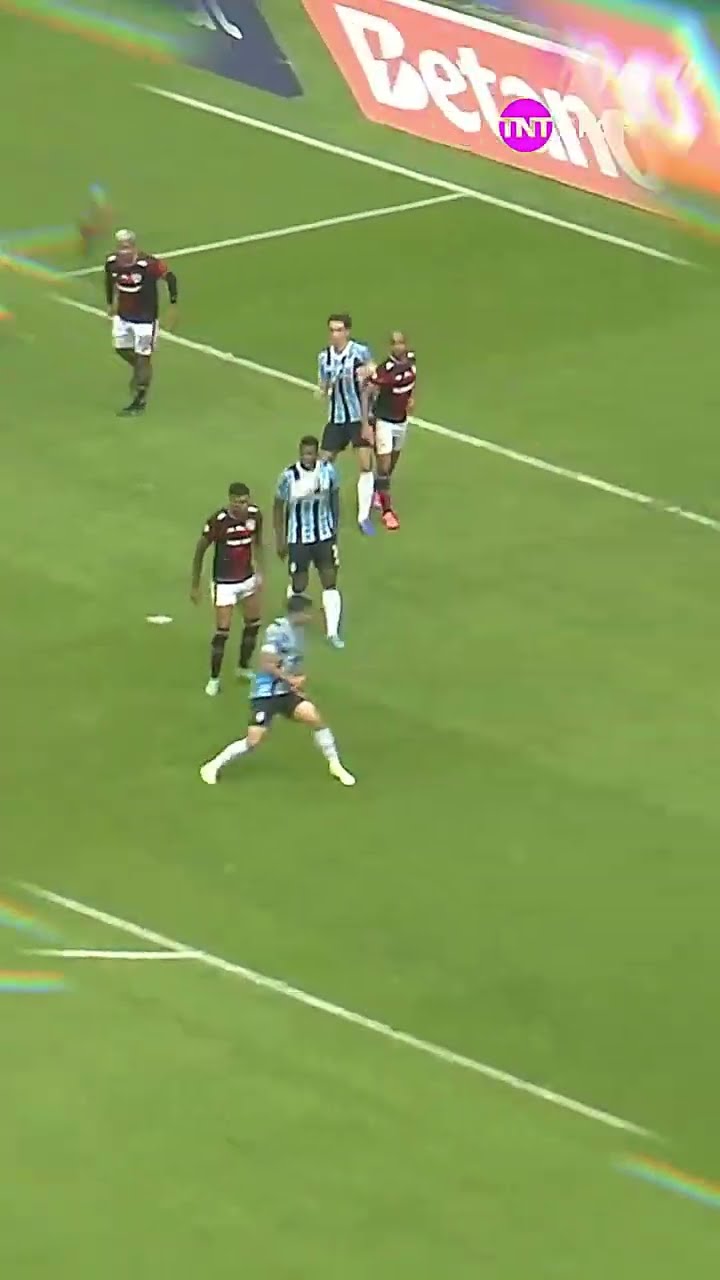 QUE GOLAÇO ABSURDO DO LUIZ GUSTAVO! E FOI DE PERNA RUIM, HEIN? #shorts