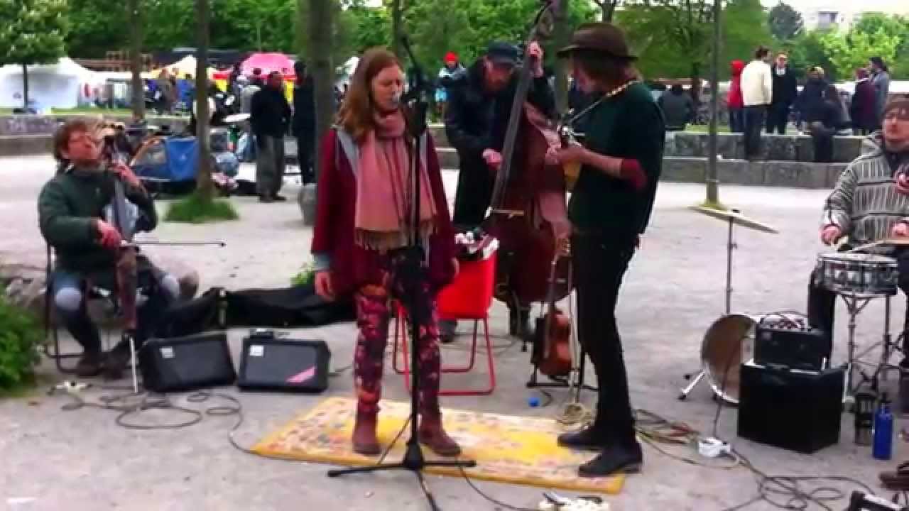 Charity Children - Whispering Still (live in Berlin)