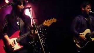 Howling Bells - The Night Is Young (Perth)