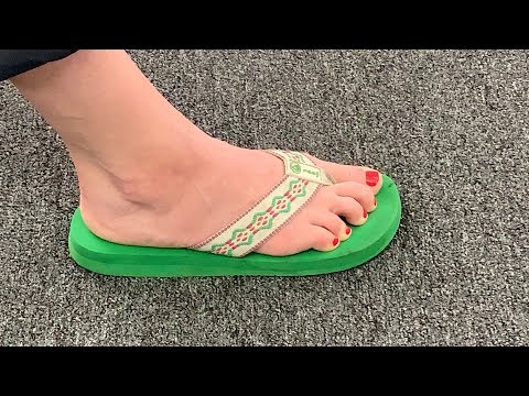 Video: Flip flops can permanently damage your feet?