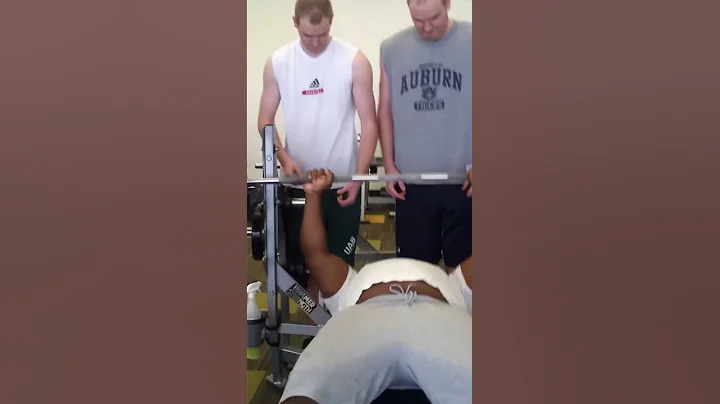 500 LB BENCH PRESS STRONGEST BENCH PRESSER @ UAB V...