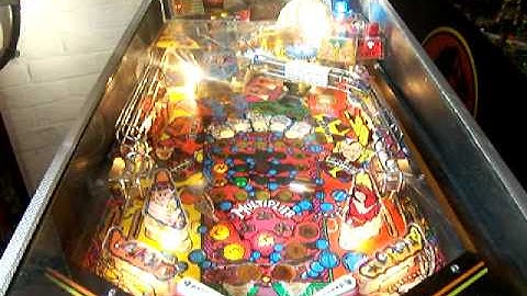 Class of 1812 Pinball machine (1991) by Gottlieb