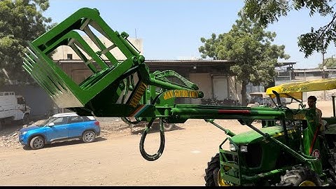 Telescopic loader mounted on tractor