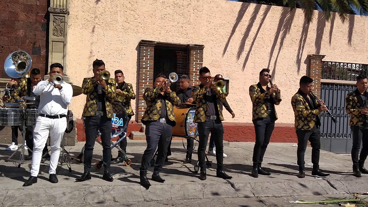La Banda Del Rey - YouTube
