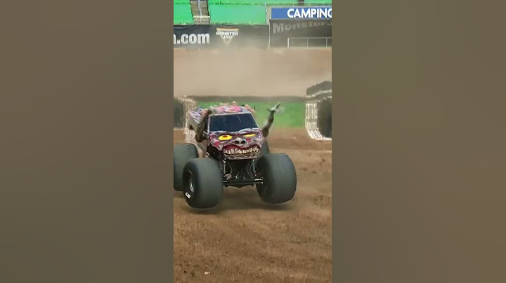 Oh no Bari...oh no!! #Shorts #MonsterJam