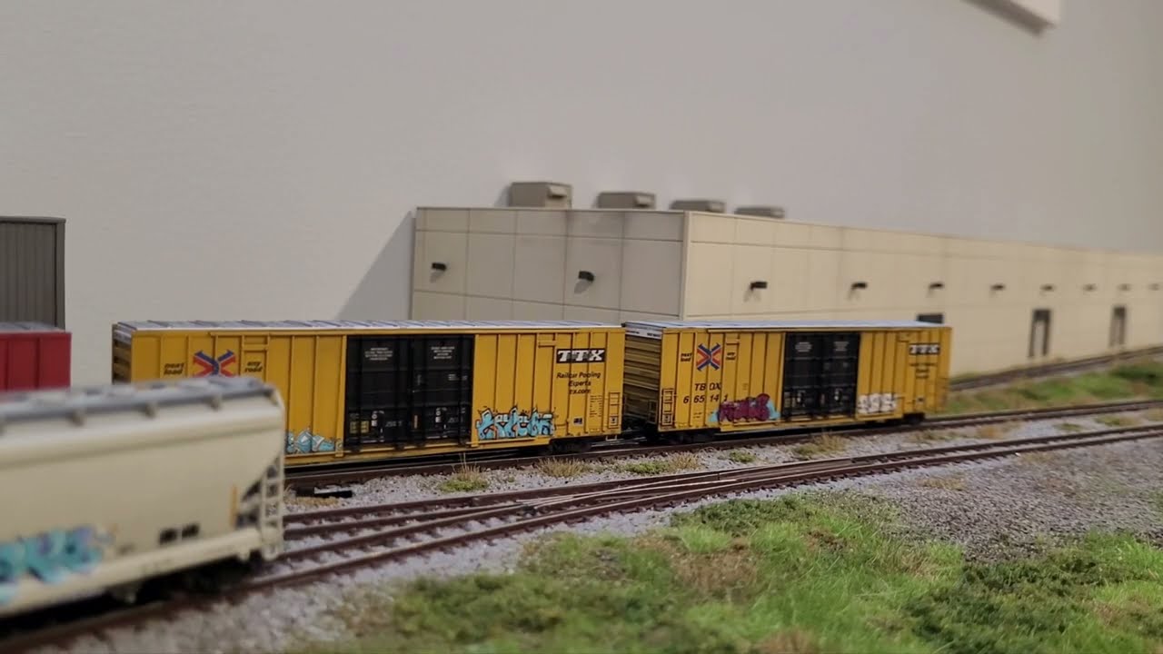 4ft N Scale Industrial Spur   switching ops with a caboose