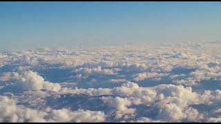 volar por encima de las nubes demasiado emocionante