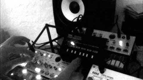 Korg Volca Bass + Monotron Delay 01