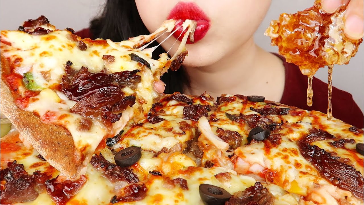 ASMR BARBECUED BEEF PIZZA 바베큐 불고기 피자 먹방 *CHEESY DIPPING SAUCE* NO TALKING EATING SOUNDS MUKBANG