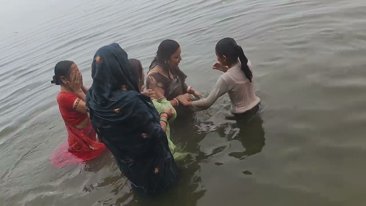 ...मां गंगा स्नान के उपलक्ष में उमड़ी झमाझम लोगों की भीड़..💐💐🙏🙏