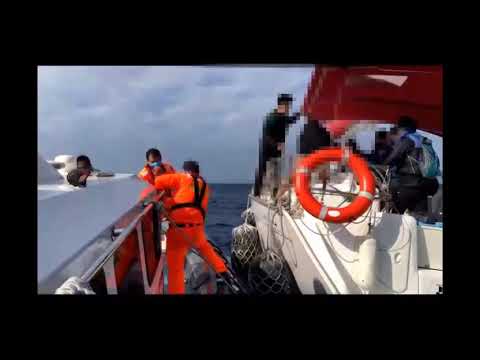 新年出遊小琉球遇惡浪遊艇失動力 海巡救援助脫險 |彪網媒|20220204