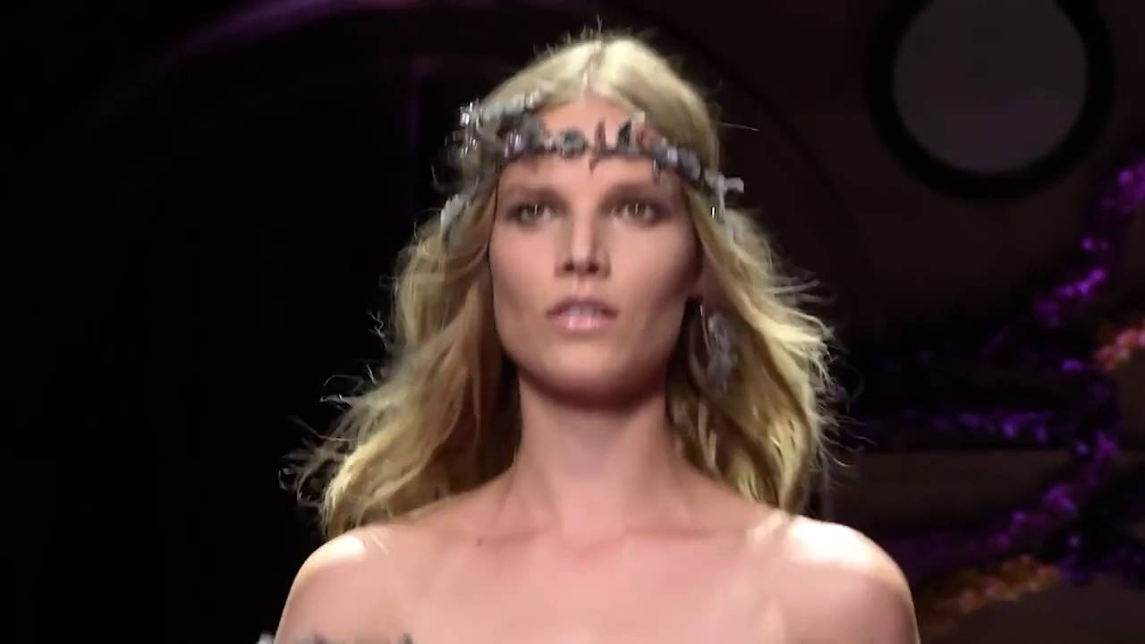 Versace Fashion Show 2015 2016 Exclusive - YouTube