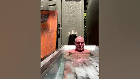 Joe Rogan Talks Us Through the Benefits of the Cold Plunge