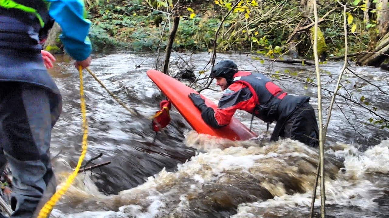 Rzeka Łeba: Osiek - Paraszyno. Stan alarmowy 260 cm. Spływ Łebą.