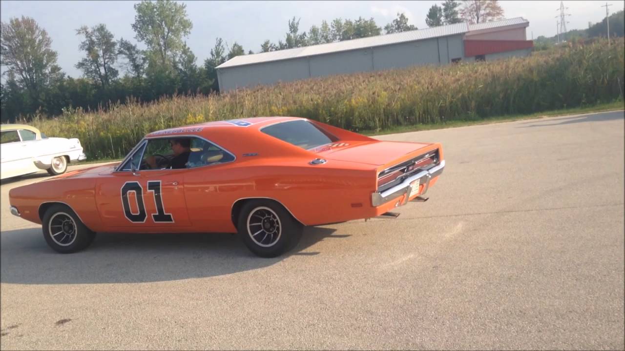 Vintage Works General Lee and Rosco Police Car with Ron and Tyler Dale